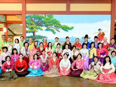 2014参觀韓國民族服裝館合照