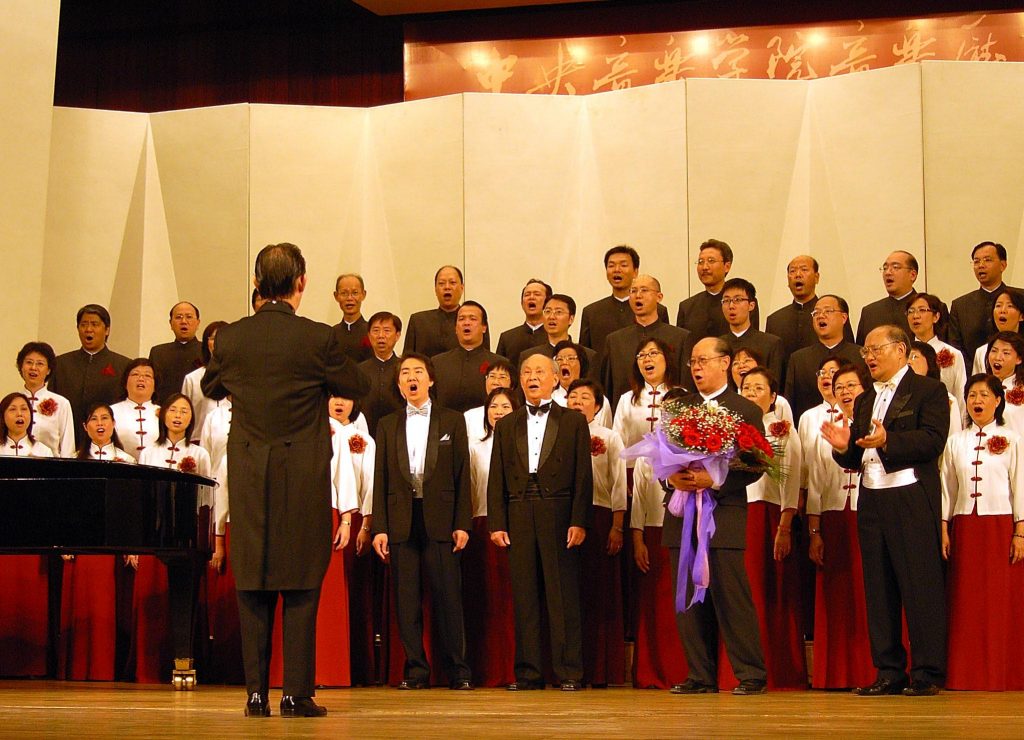 2005年應邀赴北京中央音樂學院音樂廳舉辦音樂會